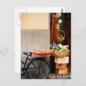 Ein Fahrrad vor einer italienischen Ladenfront Postkarte (Vorne/Hinten)