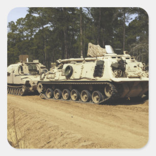 Ein Fahrzeug der Erholung M-88 fängt an, ein M992 Quadratischer Aufkleber