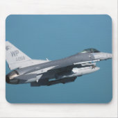 Ein Falken der F-16 im Flug Mousepad (Vorne)