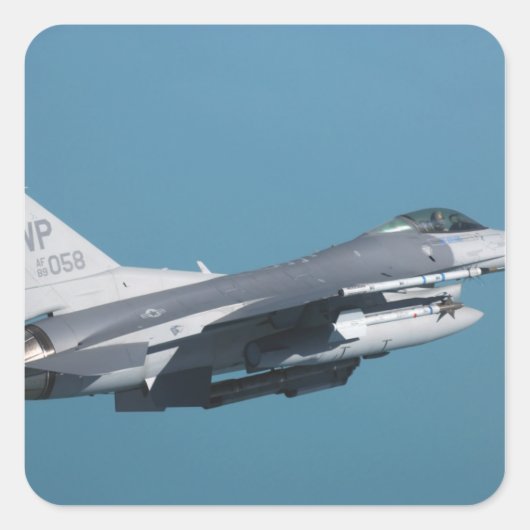 Ein Falken der F-16 im Flug Quadratischer Aufkleber (Vorderseite)
