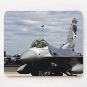Ein Falken der F-16 Mousepad