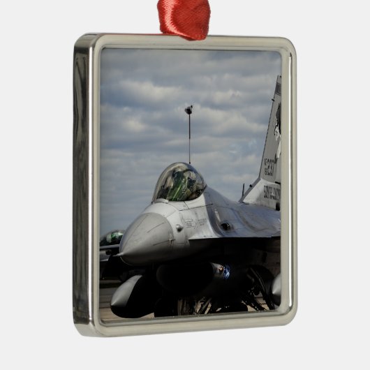Ein Falken der F-16 Silbernes Ornament (Rechts)