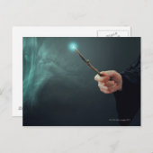 Ein Fantasieassistent, der Zauberei mit Zauberstab Postkarte (Vorne/Hinten)