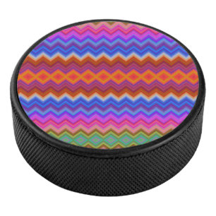 Ein farbenfroher Hockeypuck zeigt ein lebendiges Z Eishockey Puck