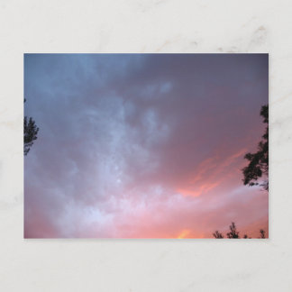 Ein farbenfroher Sonnenuntergang Postkarte