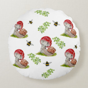 Ein farbenfroher Wald fliegt und eine Schnecke Rundes Kissen