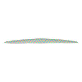 Ein farbenfrohes Stirnband mit geometrischem Muste