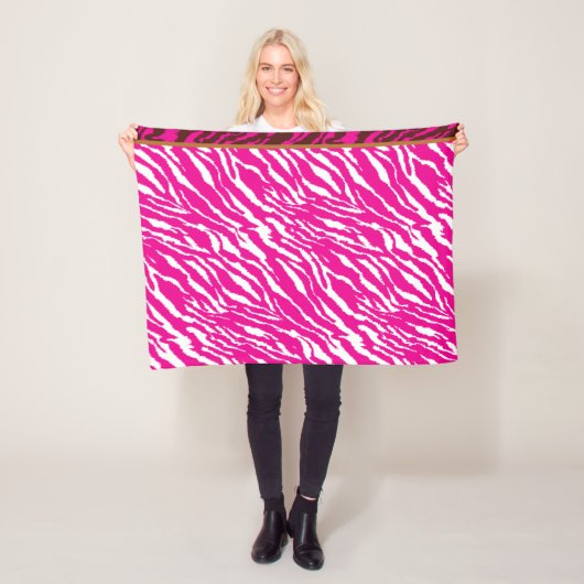 Ein faszinierendes Blumenmuster in Rosa und Weiß,  Fleecedecke (Beispiel)