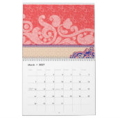 Ein faszinierendes Paisley-Muster mit lebhaftem Ro Kalender (Mär 2027)