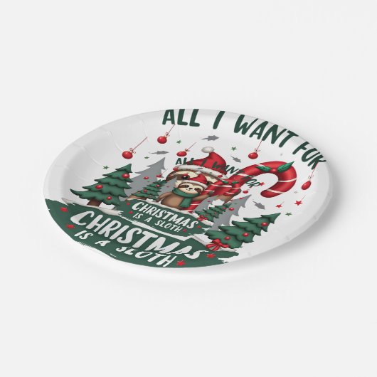 Ein Faultier zu Weihnachten. Niedliche Weihnachtsf Pappteller (Schrägansicht)