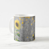 Ein Feld der Sonnenblumen in Schwarz und Weiß Kaffeetasse (Vorderseite Links)