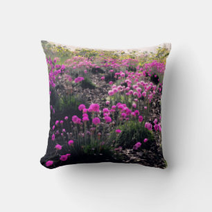 Ein Feld rosa Blume Kissen