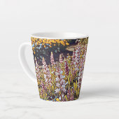 Ein Feld voller Blume - Latte Tasse (Linke Ecke)