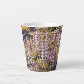 Ein Feld voller Blume - Latte Tasse (Vorderseite)