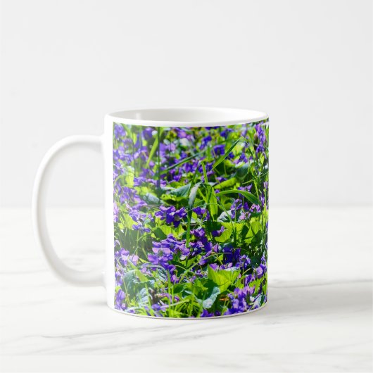 Ein Feld von Violetten Kaffeetasse (Links)