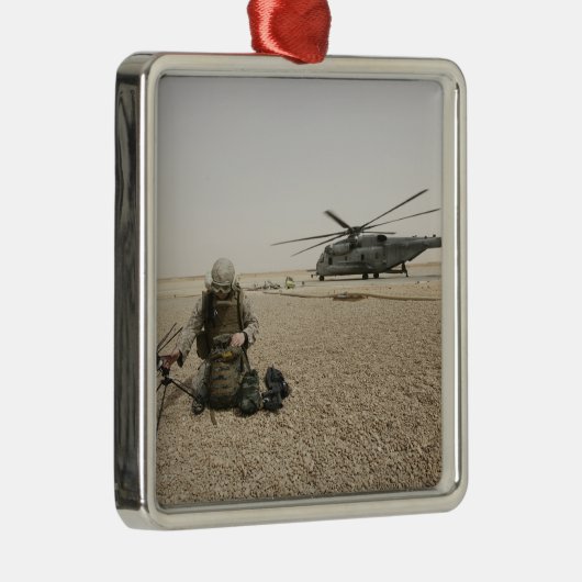 Ein Feldfunk-Operator Silbernes Ornament (Rechts)