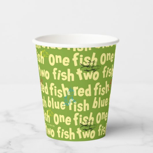 Ein Fisch Zwei Fische Typografie Muster Pappbecher (Vorderseite)