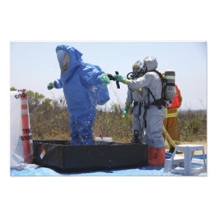 Ein Flieger steht in einer Wanne Fotodruck