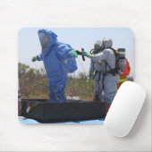 Ein Flieger steht in einer Wanne Mousepad (Mit Mouse)