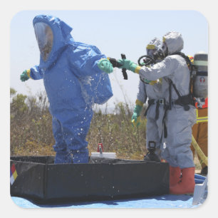 Ein Flieger steht in einer Wanne Quadratischer Aufkleber