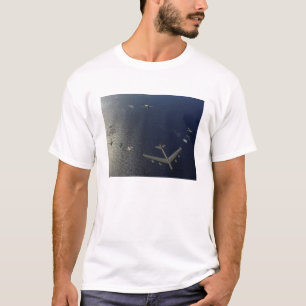 Ein Flugzeug 2 der US-Luftwaffe B-52 T-Shirt