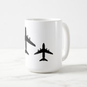 "Ein Flugzeug bei starkem Wind abheben." Kaffeetasse (VorderseiteRechts)