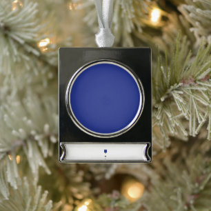 ein Flugzeug, das mit einem blauen Hintergrund in  Banner-Ornament Silber