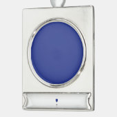 ein Flugzeug, das mit einem blauen Hintergrund in  Banner-Ornament Silber (Links)