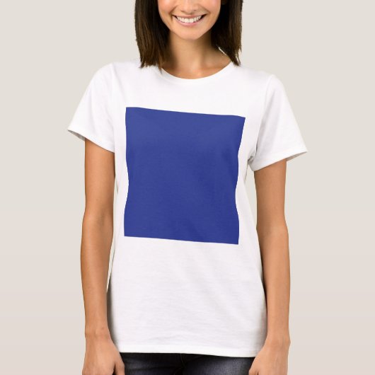 ein Flugzeug, das mit einem blauen Hintergrund in  T-Shirt (Vorderseite)