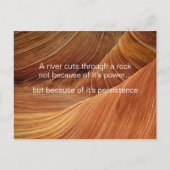 Ein Fluss durchzieht einen Felsen - inspirierendes Postkarte (Vorderseite)
