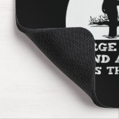 Ein Fluss läuft durch es Fly Fishing Mousepad (Ecke)