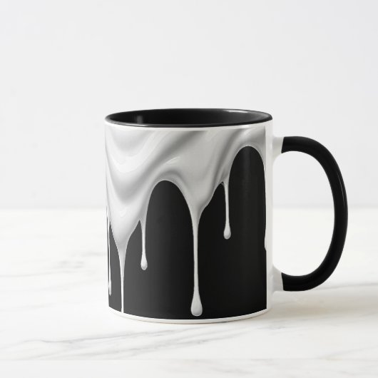 Ein flüssiger Effekt, der über einen Mug fließt. Tasse (Rechts)