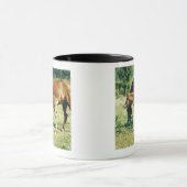 Ein Fohlen und ein Pferd in einer Weide Tasse (Zentrum)