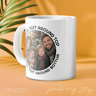 Ein Foto und Text um einen kreisförmigen Rand Jumbo-Tasse