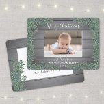 Ein Foto Weihnachtsgrün & Rustikales graues Holz Feiertagskarte<br><div class="desc">Senden Sie stilvolle fröhliche Grüße und teilen Sie ein Lieblingsbild mit einer individuellen Foto-Urlaubskarte. Der gesamte Text auf dieser Vorlage ist einfach zu personalisieren und enthält alle möglichen Formulierungen, wie z. B. Frohe Weihnachten, glückliche Feiertage, Frohe Festtage, Neujahrsjubiläen usw. (IMAGE PLACEMENT TIP: Eine einfache Möglichkeit, ein Foto genau so zu...</div>
