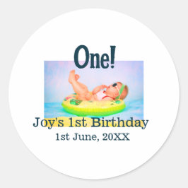 Ein Foto zum ersten Geburtstag mit modernen Namen Runder Aufkleber