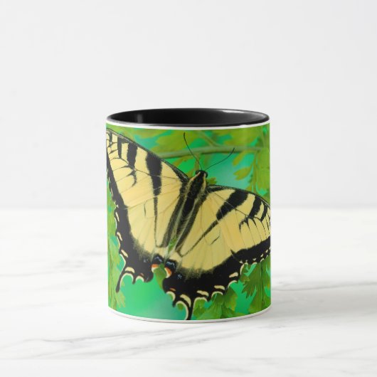 Ein Frack-Schmetterling-Landing Tasse (Zentrum)