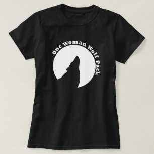 Ein Frauen-Wolfsrudel im Schwarzen T-Shirt