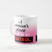 Ein Frauenplatz, trendige Tasse. Kaffeetasse (Vorderseite Links)
