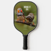 Ein freudliches Paar Zebra Finch Songbirds Pickleball Schläger (Rückseite)