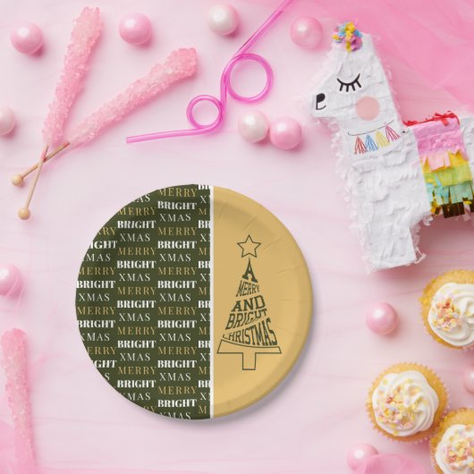 Ein fröhlicher und heller Weihnachtsbaum Grün und Pappteller (Party)