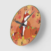 Ein Fuchs im Pumpkinpflaster Runde Wanduhr (Winkel)