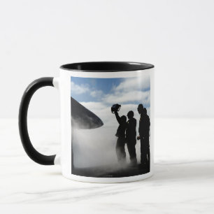 Ein Führerraum-Crewmitglied Tasse