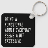 Ein funktioneller Erwachsener im Alltag Lustige Sp Schlüsselanhänger (Rückseite)