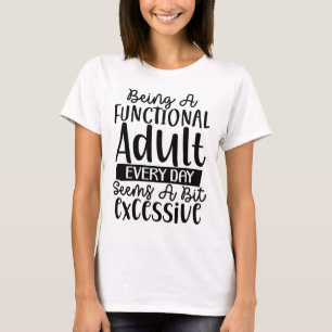 Ein funktioneller Erwachsener T-Shirt