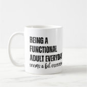 Ein funktioneller Erwachsener zu sein scheint jede Kaffeetasse (Links)