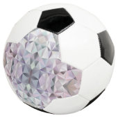 Ein Fußball hat ein geometrisches, mehrfarbiges (Dreiviertel)
