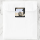 Ein Gabelstapler lädt Fracht auf einen C-130 Hercu Quadratischer Aufkleber (Tasche)