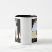 Ein Gabelstapler lädt Fracht auf einen C-130 Hercu Tasse (Zentrum)