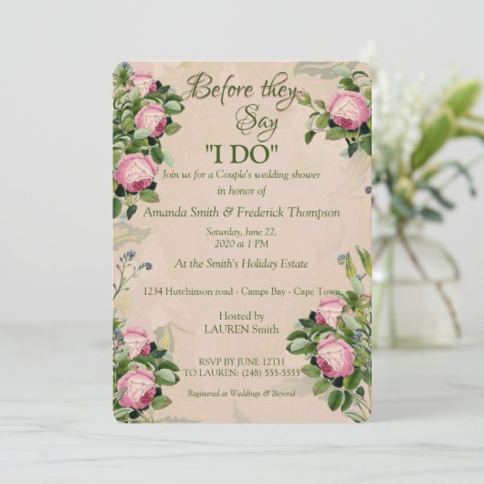 Ein Gartengrün mit rosa Rosen Polterabend Einladung (Stehend Vorderseite)